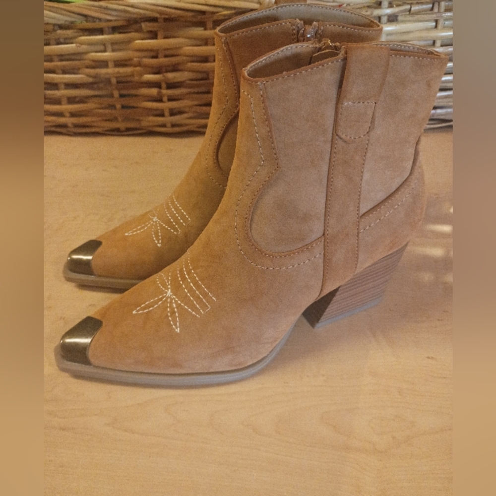 NWOT Stylish Tan Ankle Booties with Western Flair